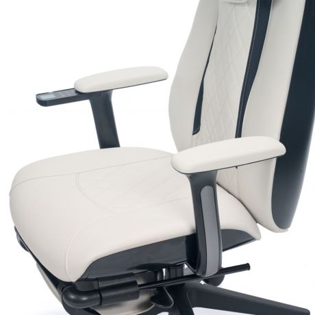 Офисное массажное кресло MAO Quantum White